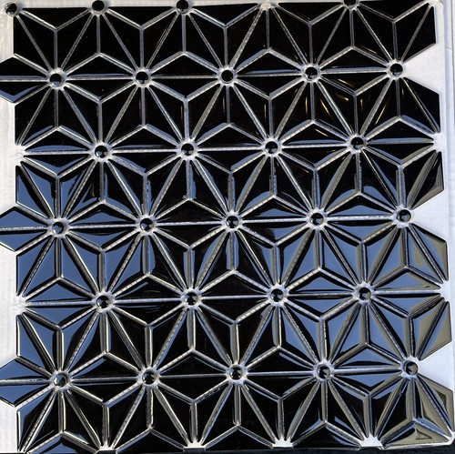 Black ceramic triangle - black,